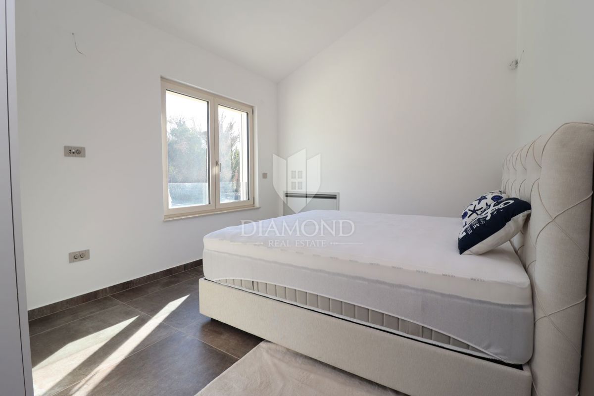 Parenzo, dintorni, Casa arredata a pochi passi dal mare