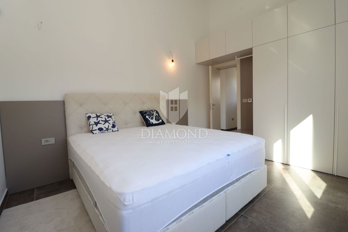 Parenzo, dintorni, Casa arredata a pochi passi dal mare