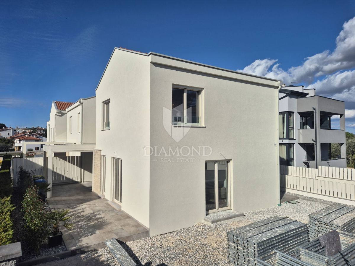 Parenzo, dintorni, Casa arredata a pochi passi dal mare