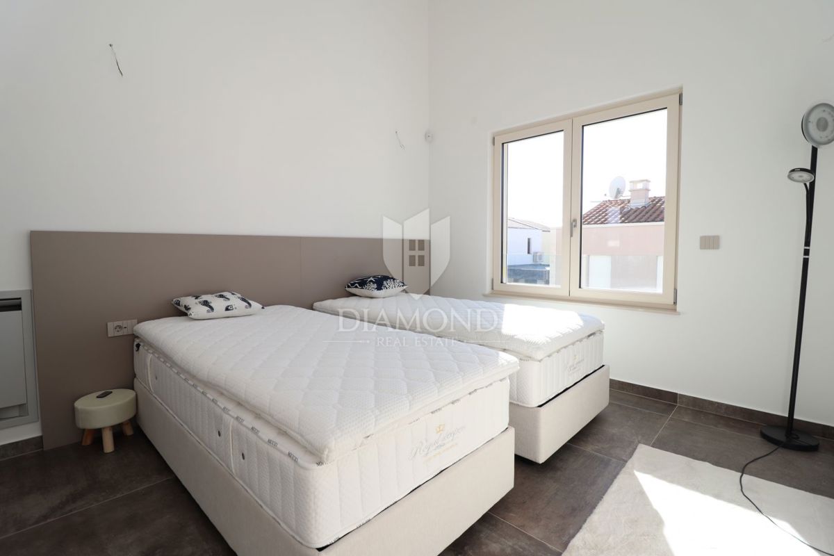 Parenzo, dintorni, Casa arredata a pochi passi dal mare