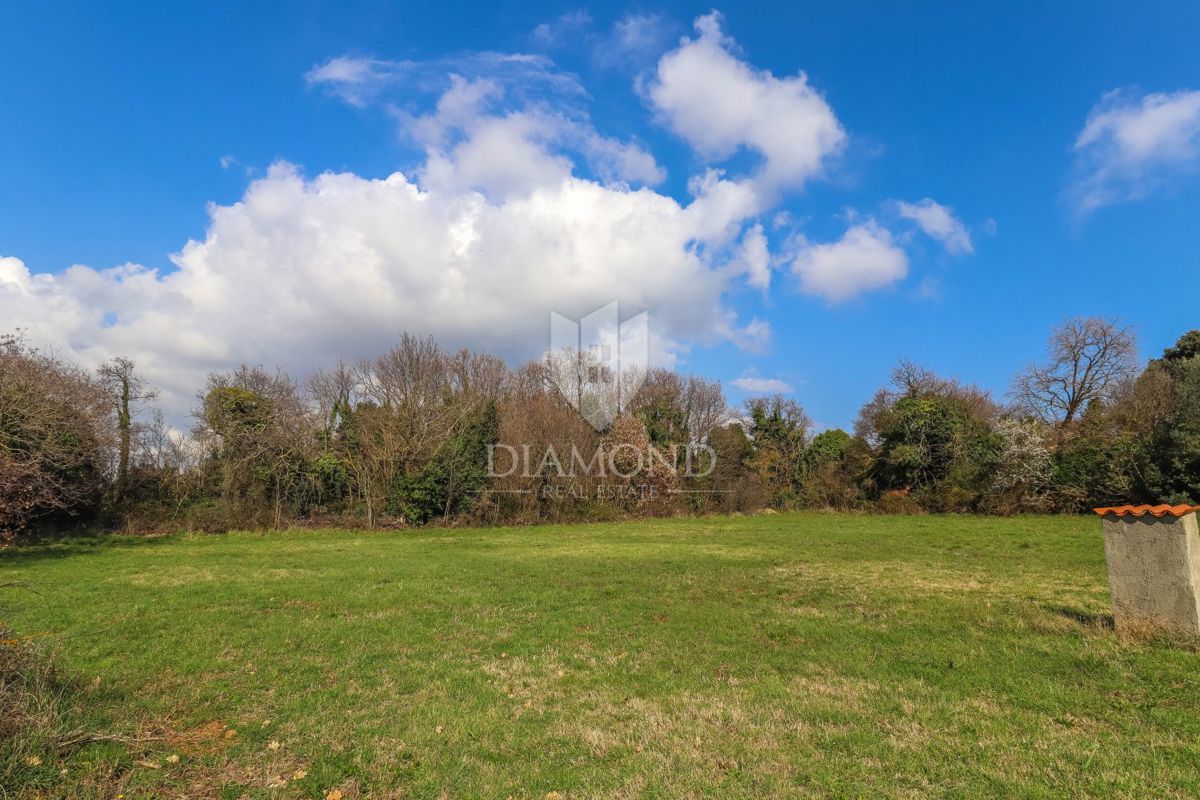 LIŽNJAN, Terreno edificabile con permesso di costruzione valido – 4 appartamenti!