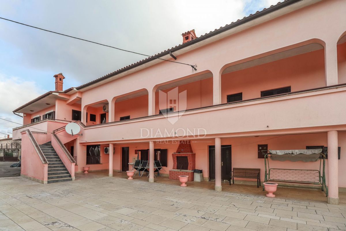 Due case spaziose vicino a Sanvincenti