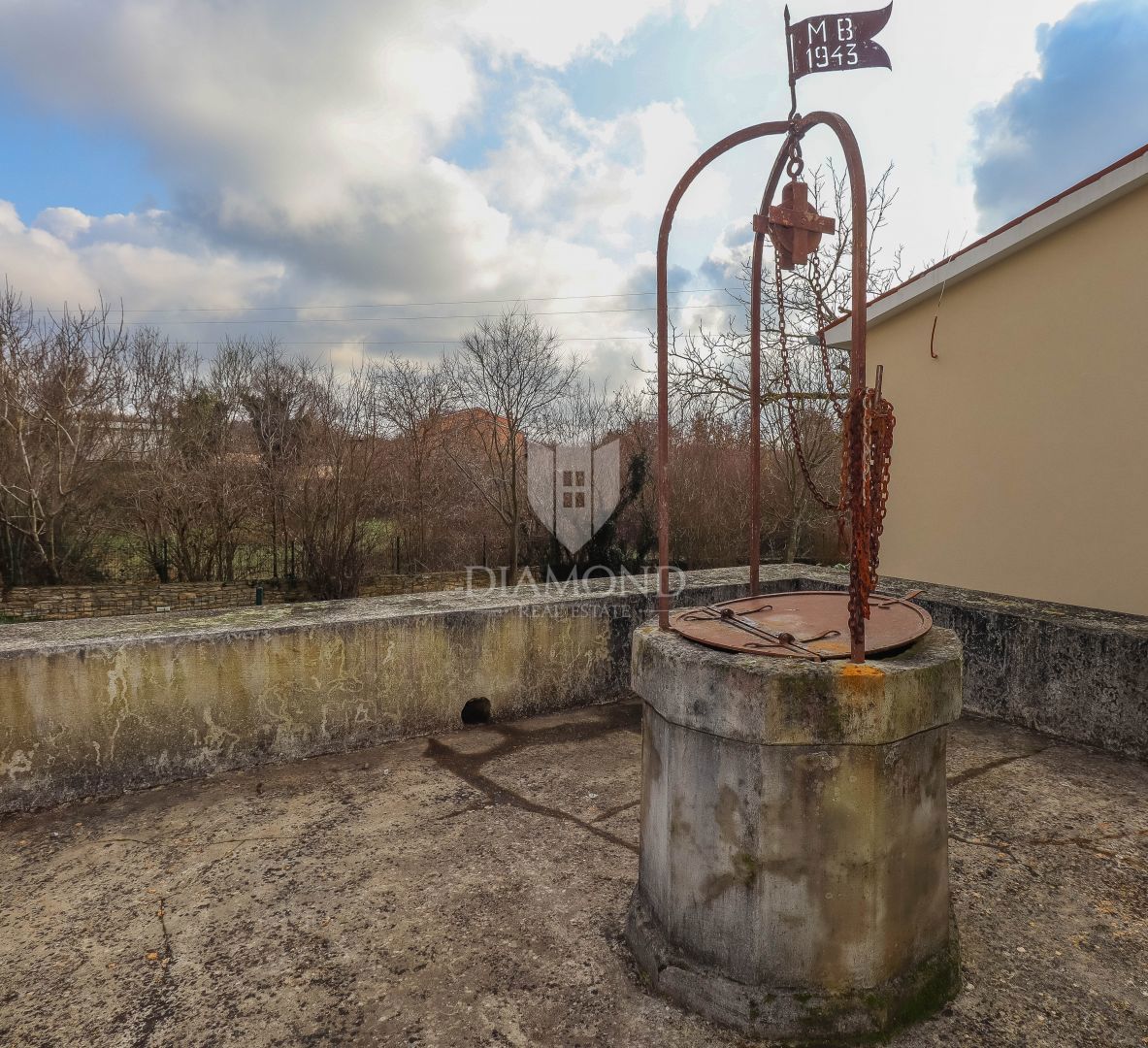 Due case spaziose vicino a Sanvincenti