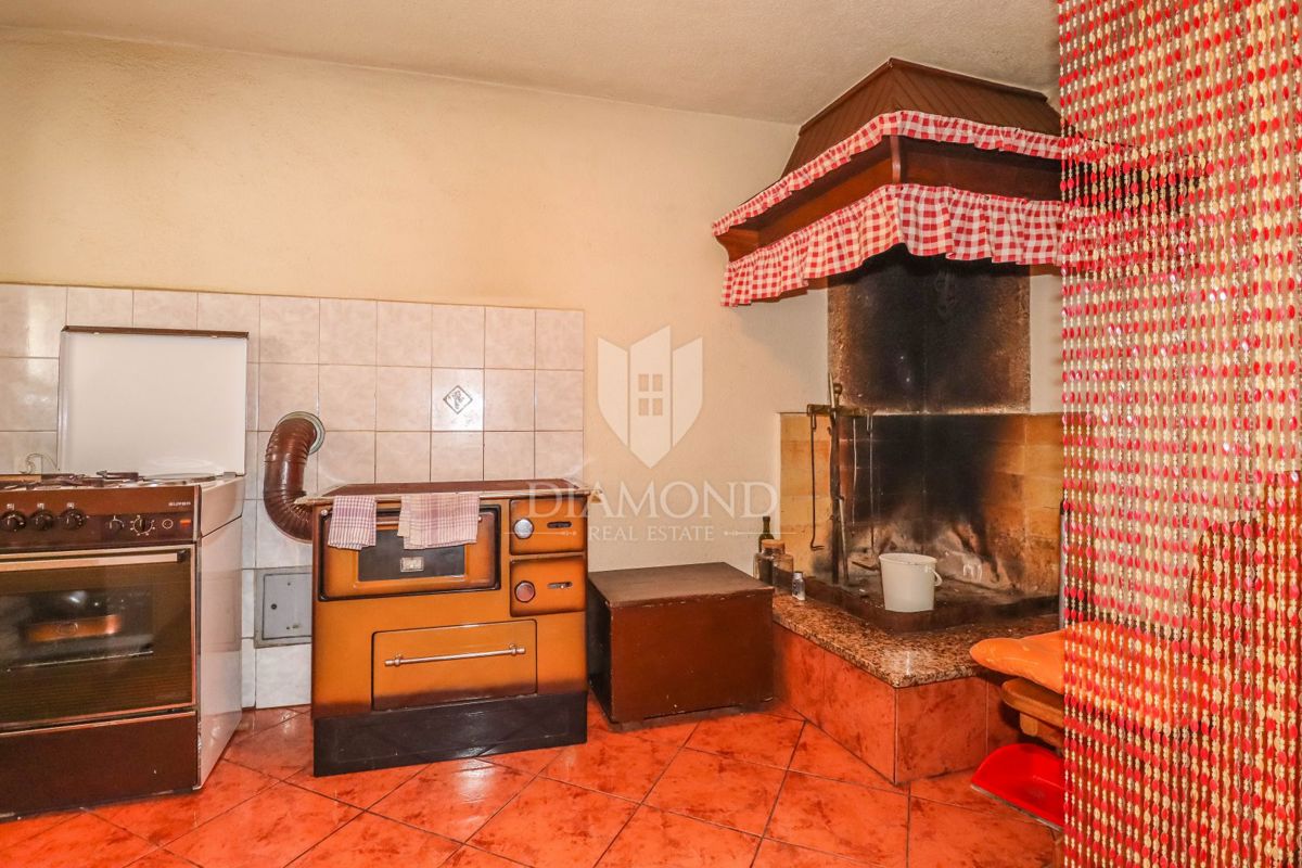 Due case spaziose vicino a Sanvincenti