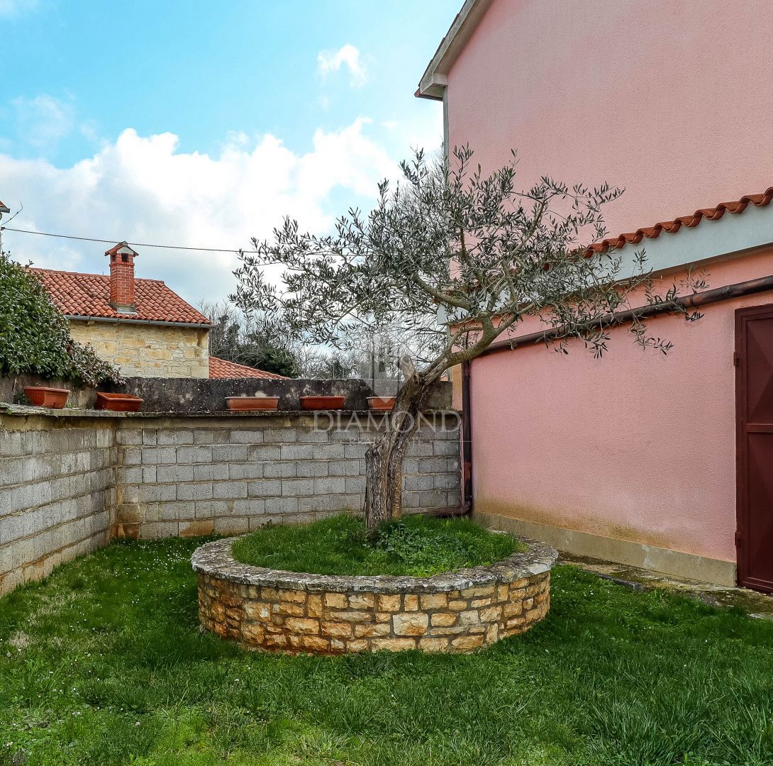 Due case spaziose vicino a Sanvincenti