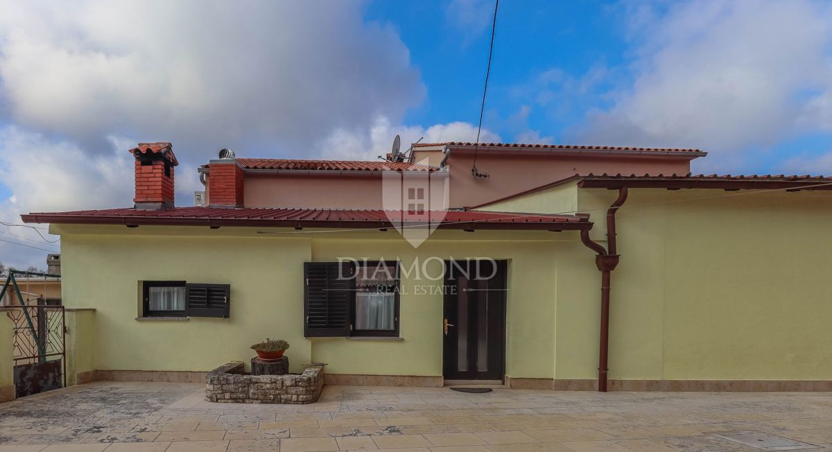 Due case spaziose vicino a Sanvincenti