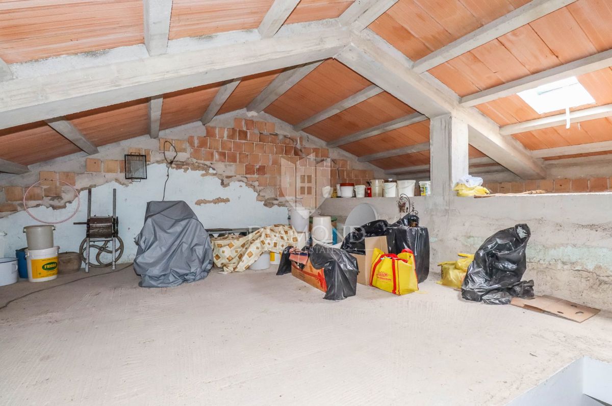 Due case spaziose vicino a Sanvincenti