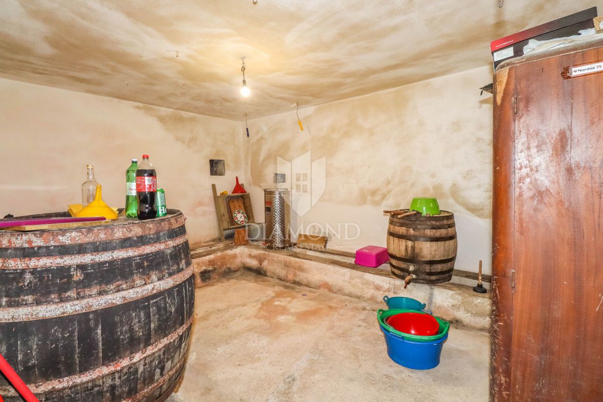 Due case spaziose vicino a Sanvincenti