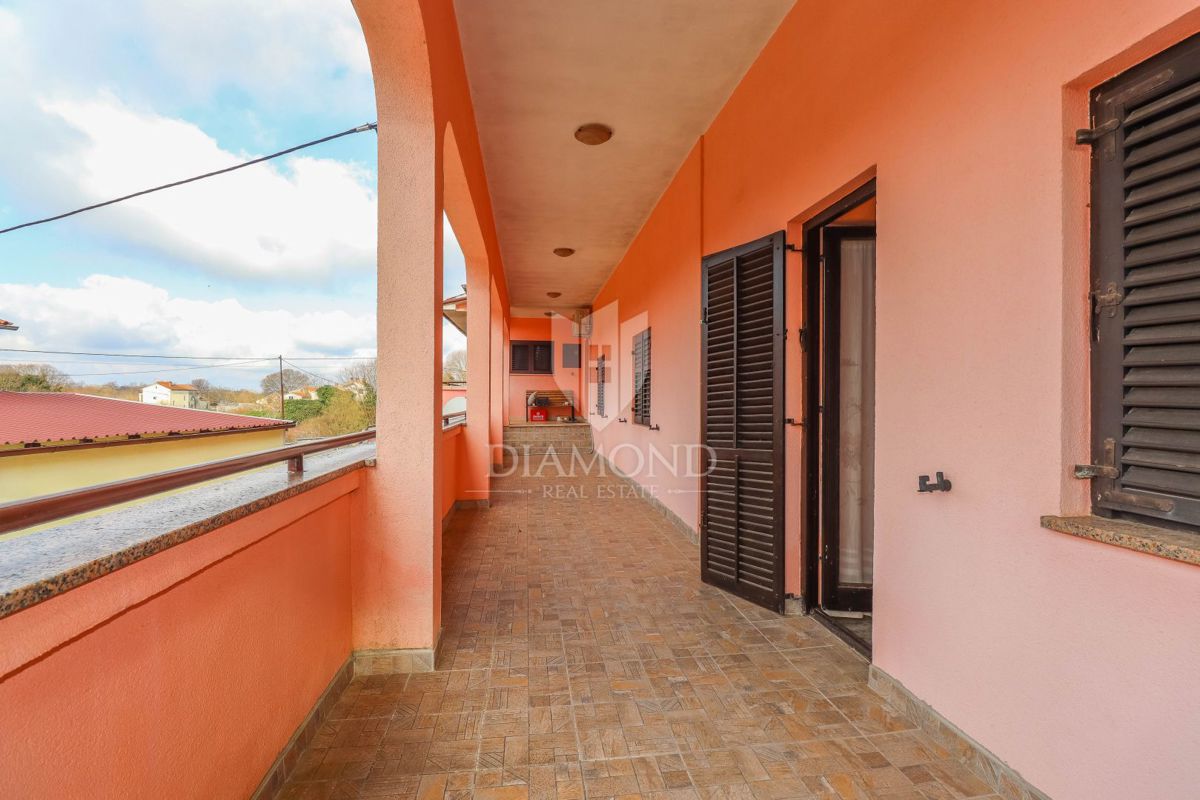 Due case spaziose vicino a Sanvincenti