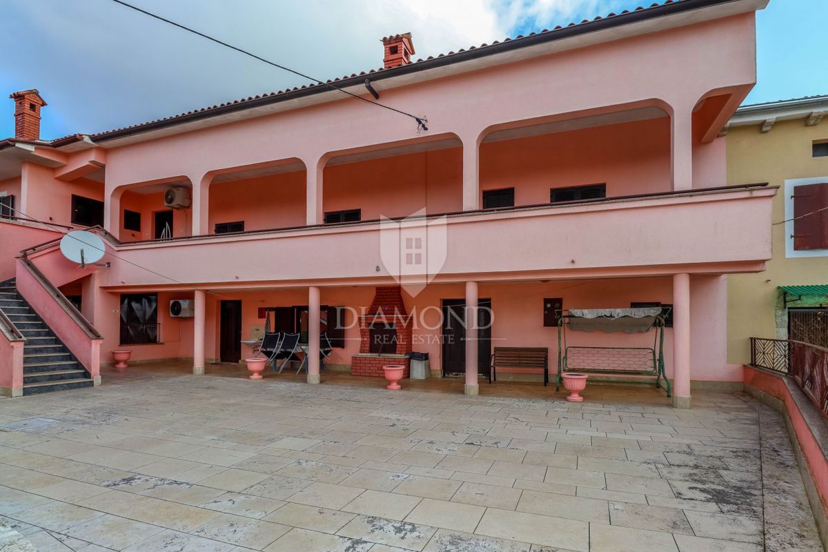 Due case spaziose vicino a Sanvincenti