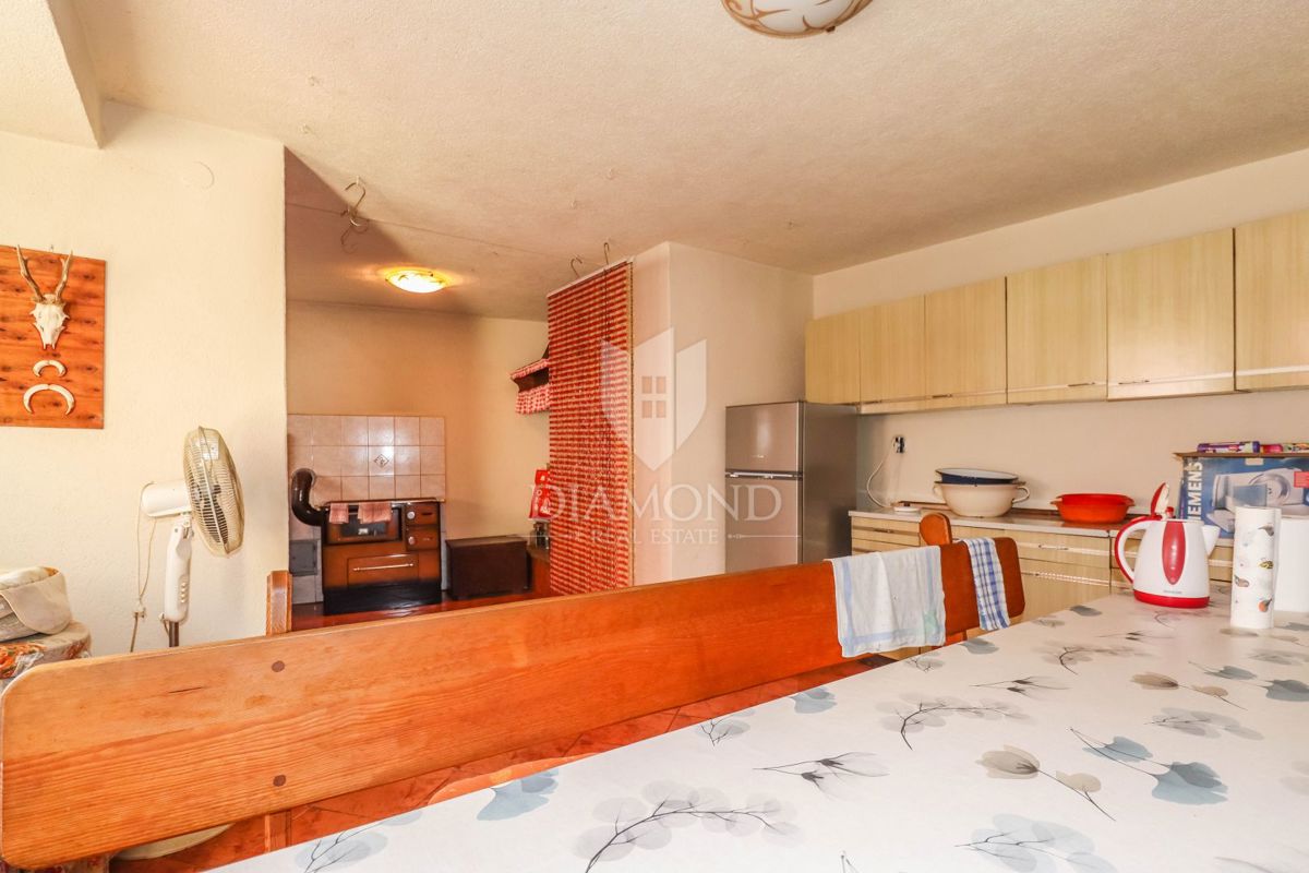 Due case spaziose vicino a Sanvincenti