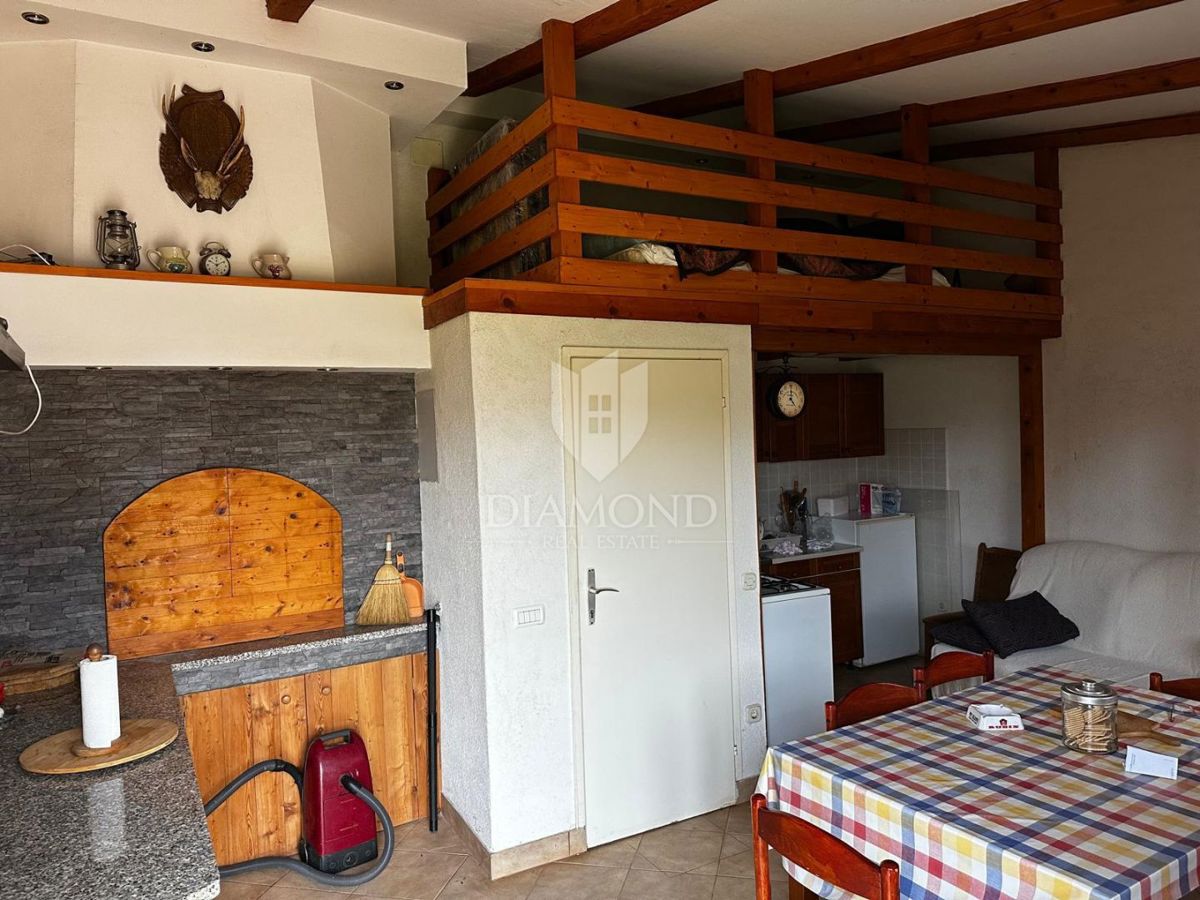 Zona Pula - terreno edificabile con due edifici legalizzati, ideale per abitazione o investimento