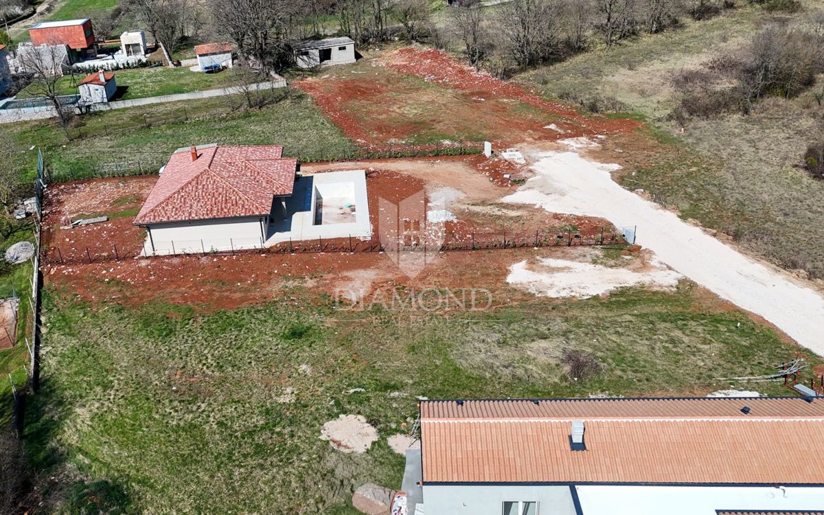 Labin, dintorni, terreno edificabile in posizione tranquilla