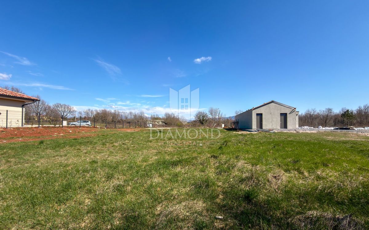 Labin, dintorni, terreno edificabile in posizione tranquilla