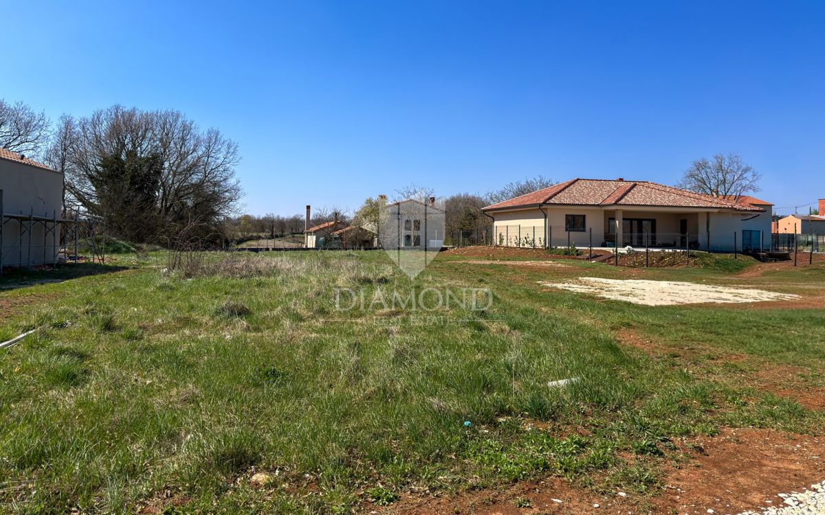 Labin, dintorni, terreno edificabile in posizione tranquilla