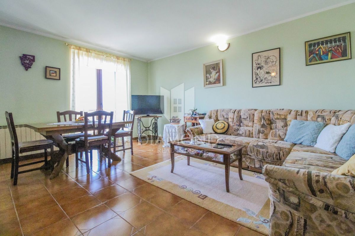 Buje, dintorni, casa indipendente con vista mare!