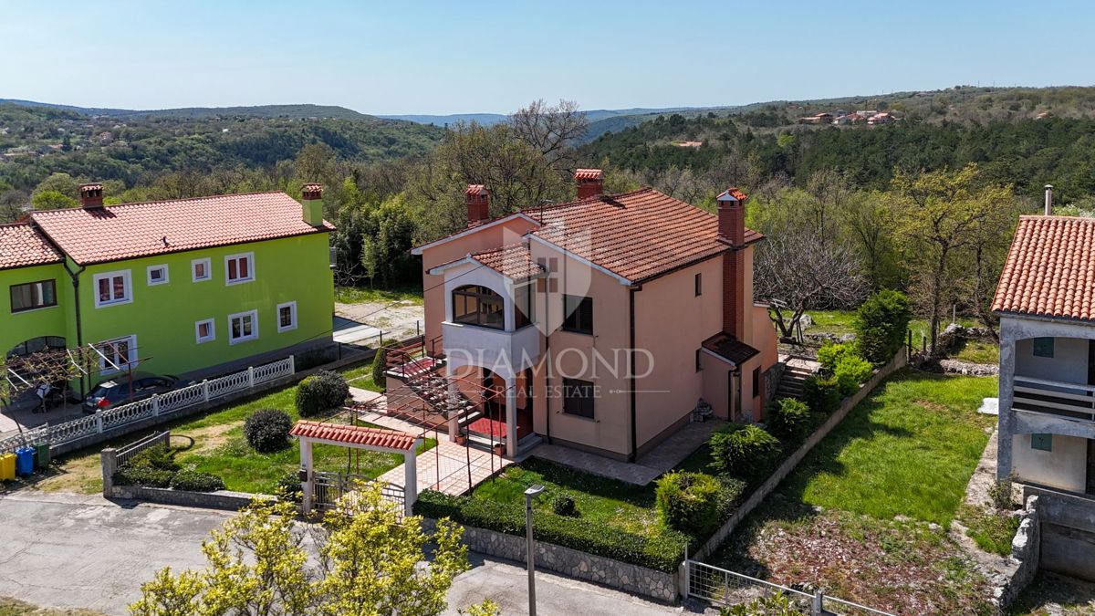 Labin, splendida casa familiare con tre unità abitative separate