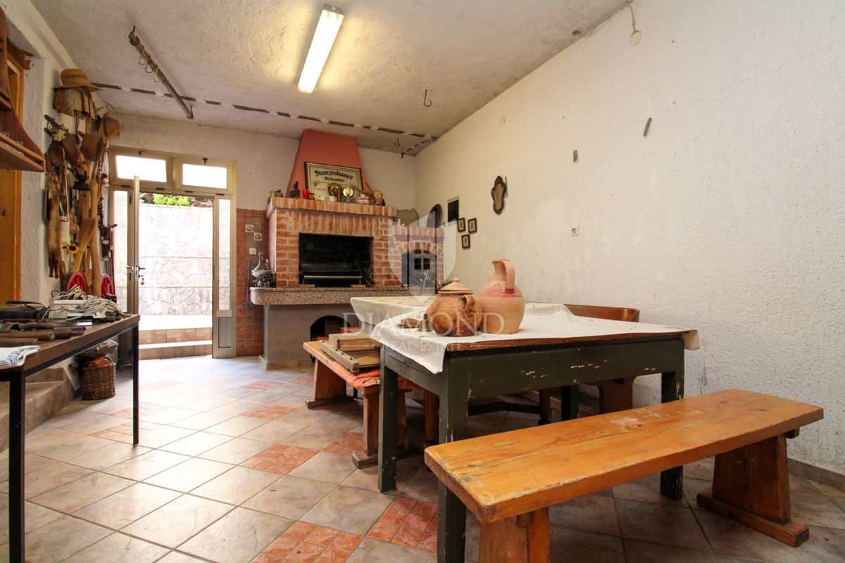 Labin, splendida casa familiare con tre unità abitative separate