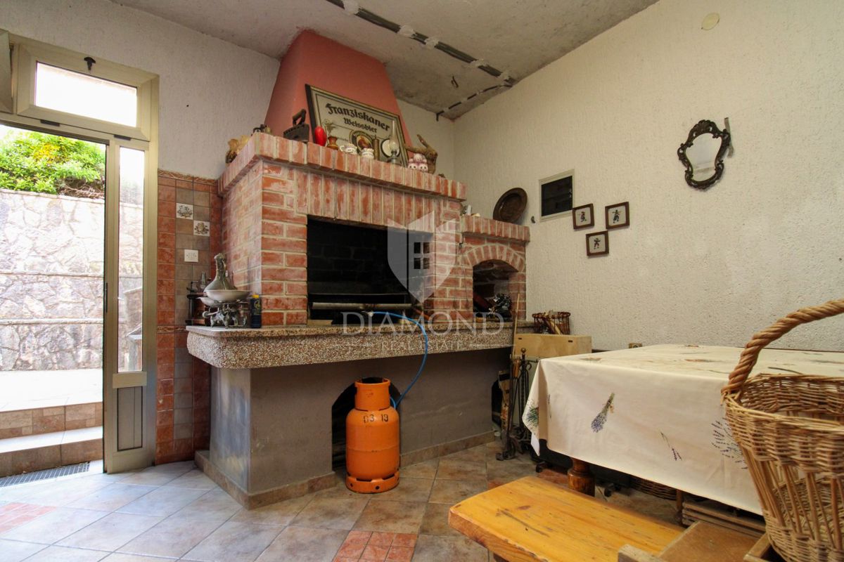Labin, splendida casa familiare con tre unità abitative separate