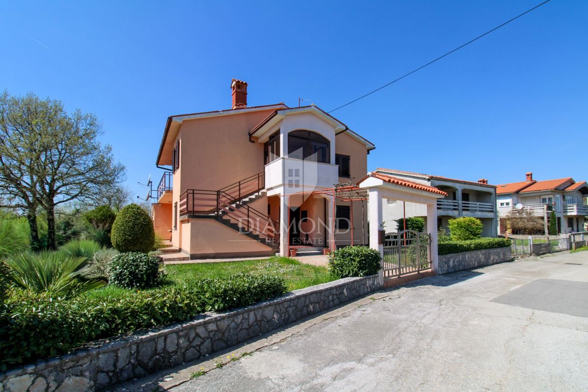 Labin, splendida casa familiare con tre unità abitative separate