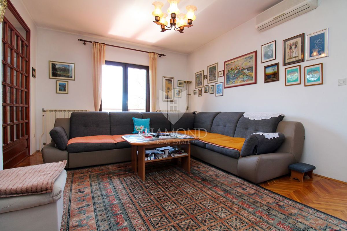 Labin, splendida casa familiare con tre unità abitative separate