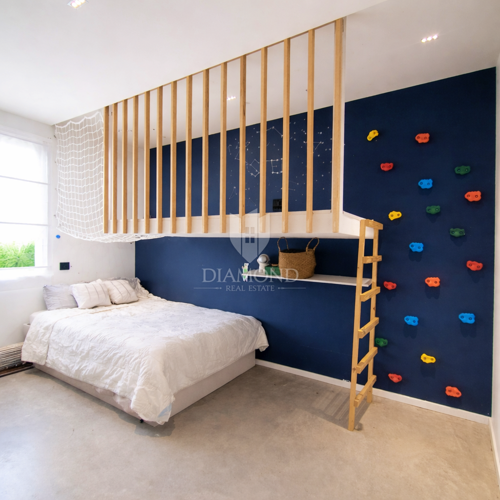 Labin, a 1 km dal centro città, casa moderna a un solo piano.