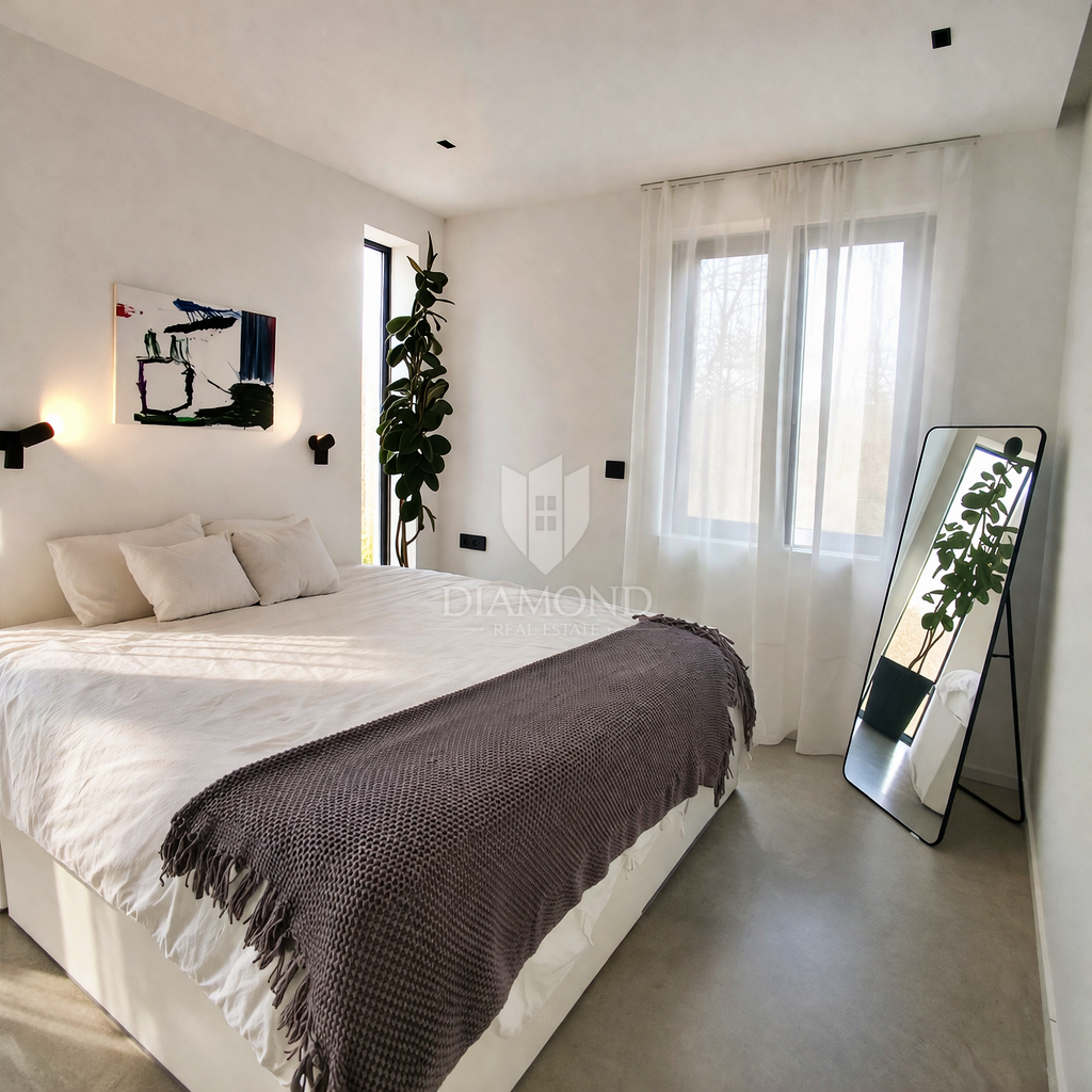 Labin, a 1 km dal centro città, casa moderna a un solo piano.