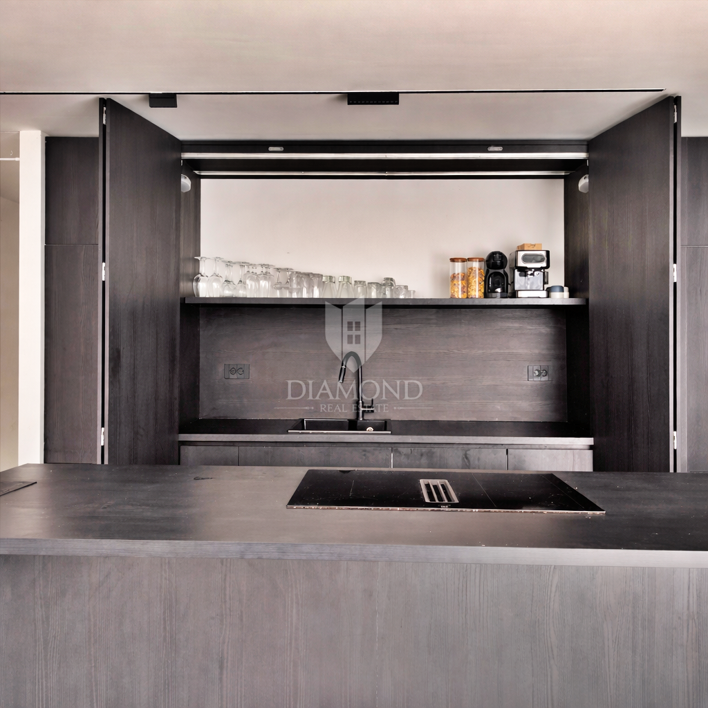 Labin, a 1 km dal centro città, casa moderna a un solo piano.