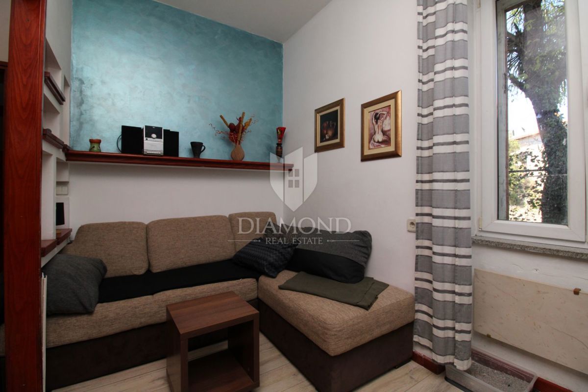 Appartamento Kozala con due camere da letto, situato al piano terra e con giardino.