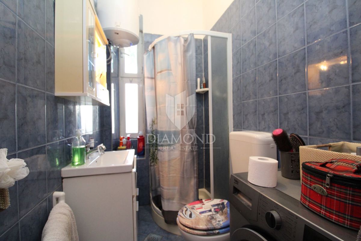 Appartamento Kozala con due camere da letto, situato al piano terra e con giardino.