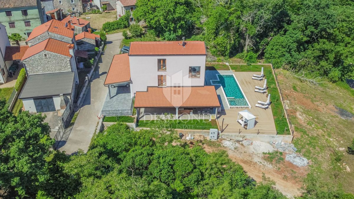 Dintorni  di Umago, casa ristrutturata con spirito sportivo