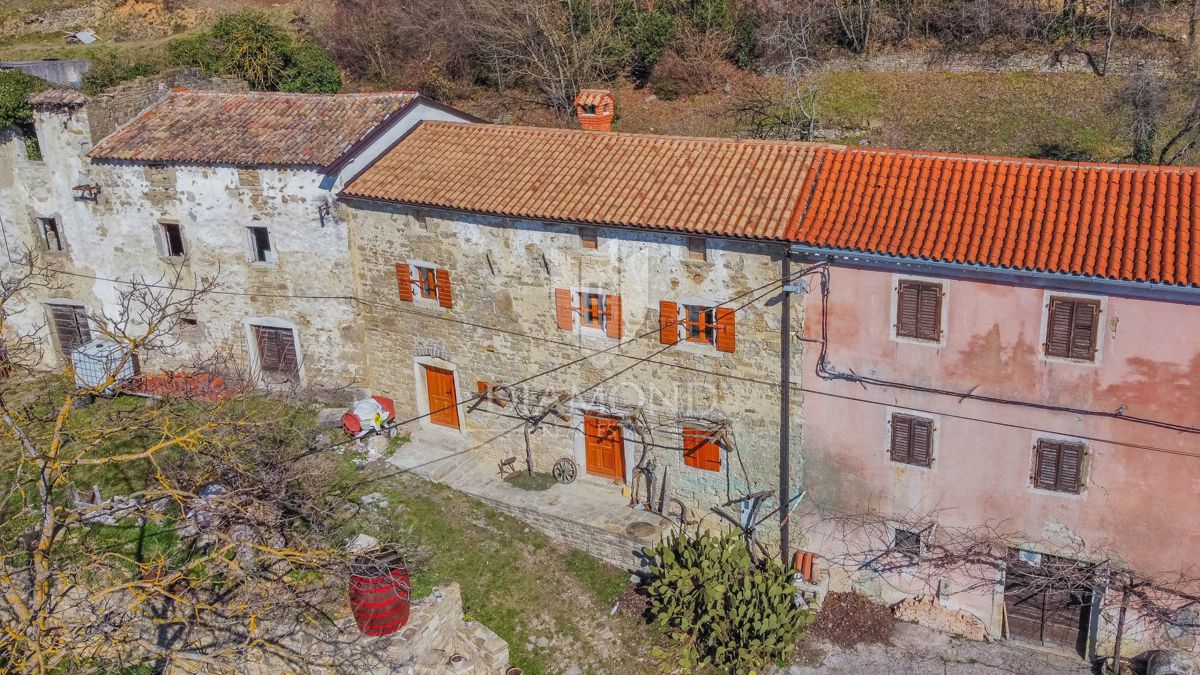 Casa in pietra d'Istria in una posizione tranquilla e con vista aperta