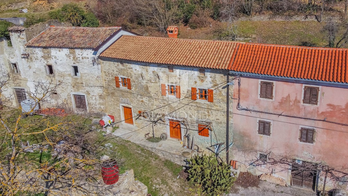 Casa in pietra d'Istria in una posizione tranquilla e con vista aperta