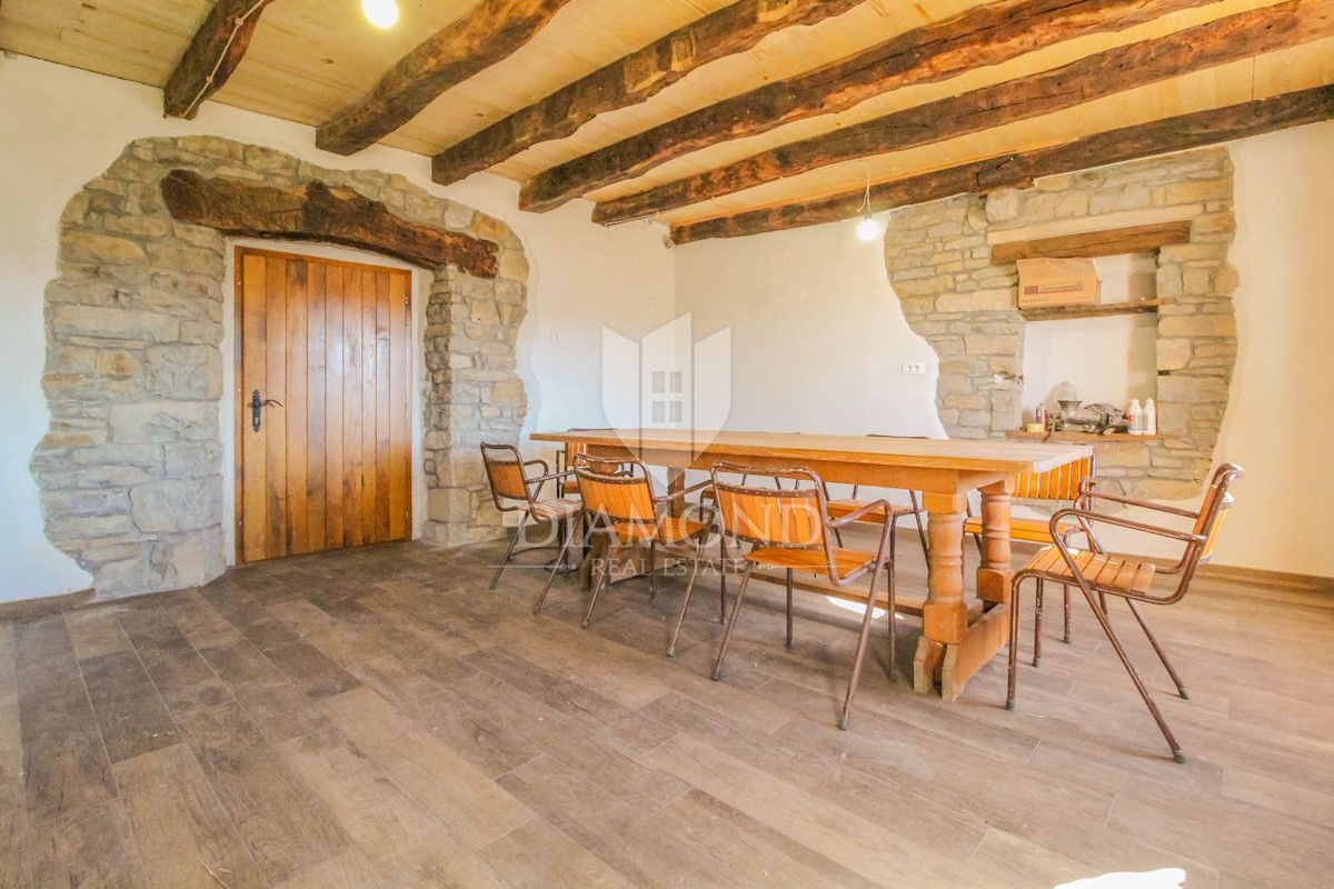 Casa in pietra d'Istria in una posizione tranquilla e con vista aperta