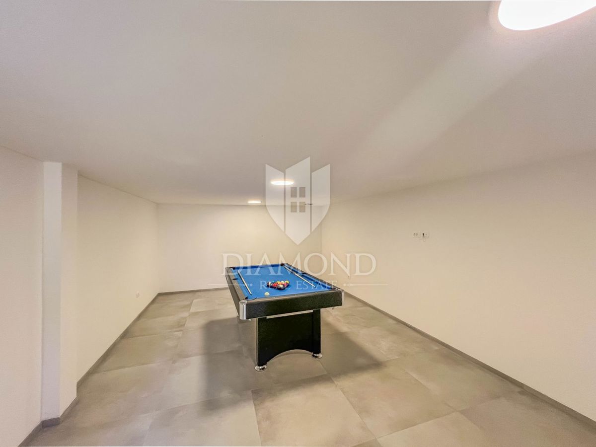 Dintorni di Umago, moderna casa vacanze con piscina e vista mare