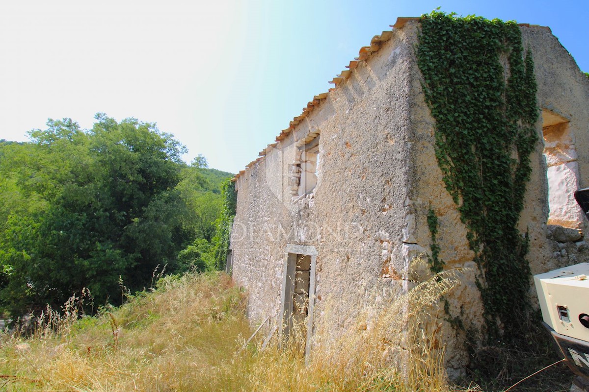 Labin, Rabac, casa da ristrutturare con vista mare