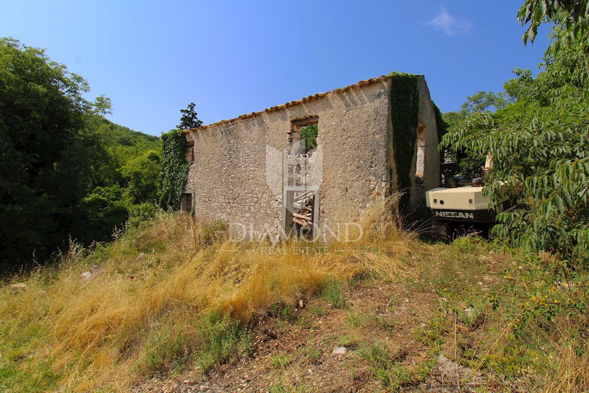 Labin, Rabac, casa da ristrutturare con vista mare