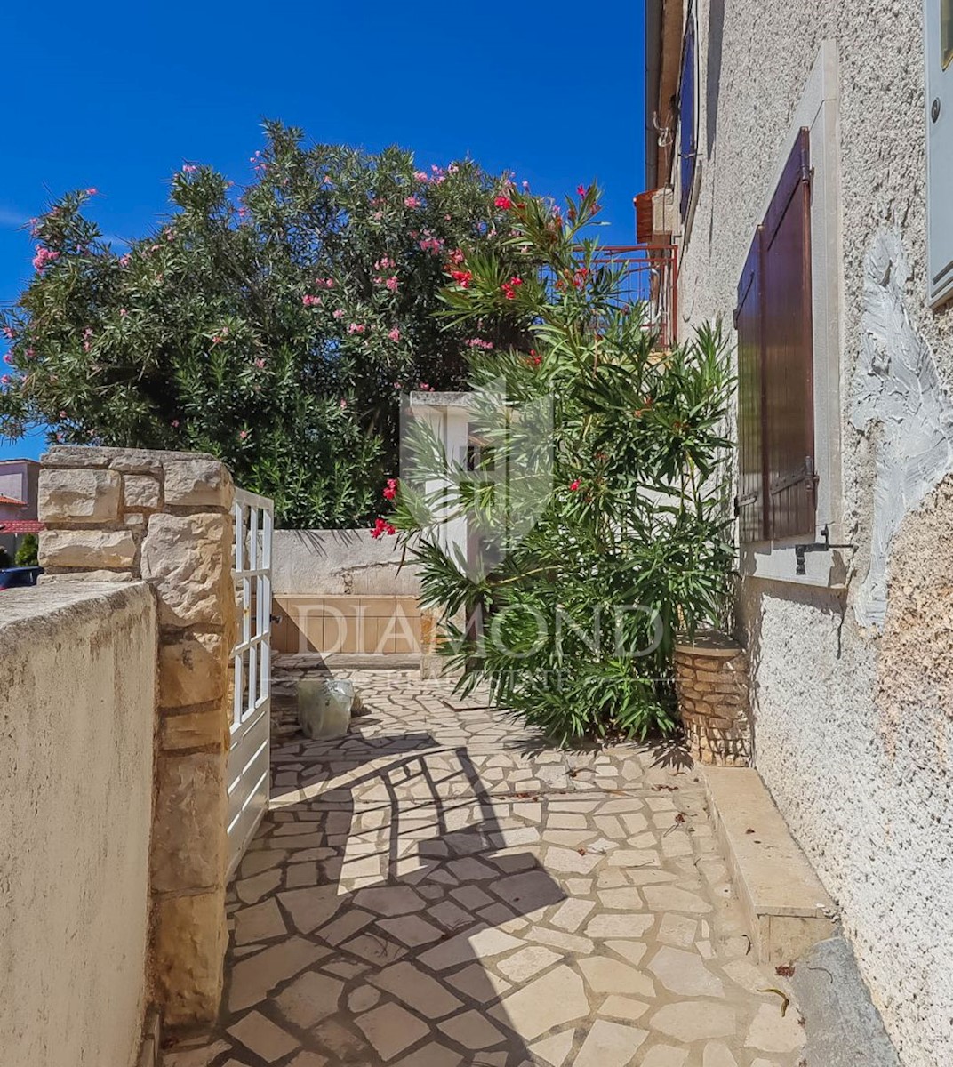 Liznjan, un'affascinante casa in pietra nel centro della città