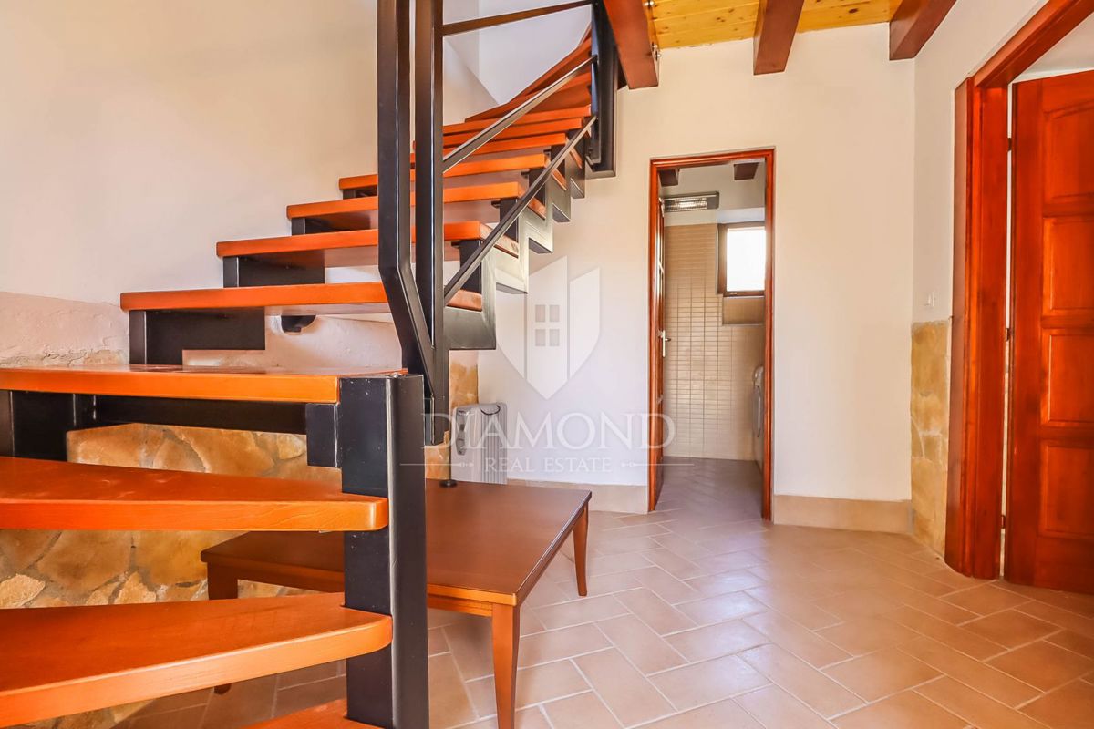 Liznjan, un'affascinante casa in pietra nel centro della città