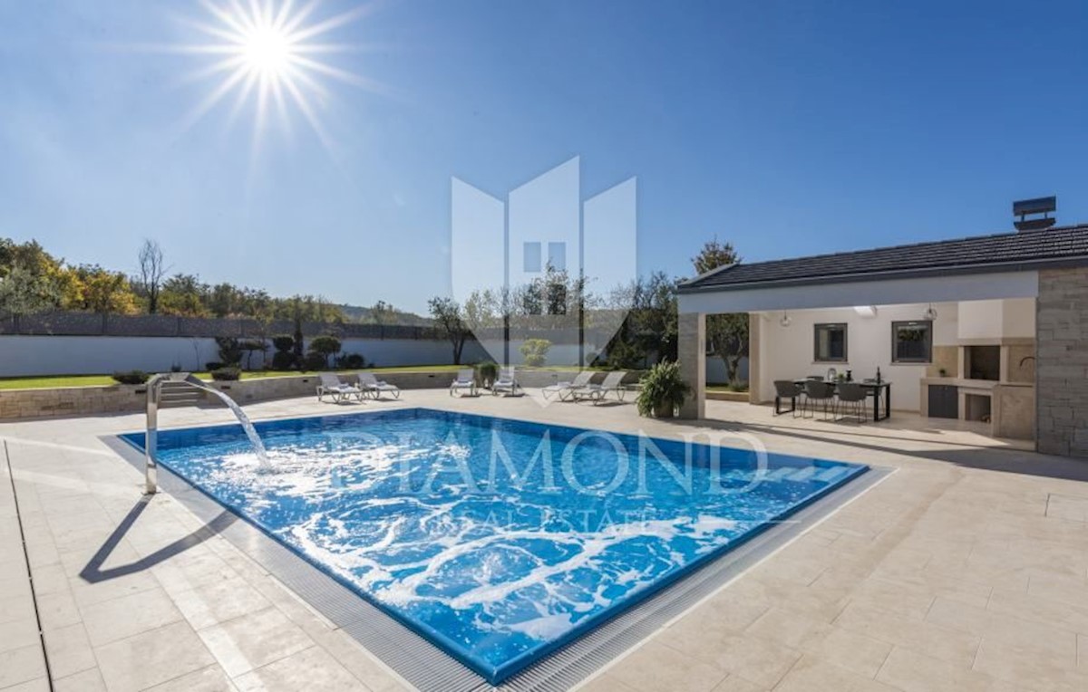 Motovun, dintorni, casa di lusso con piscina