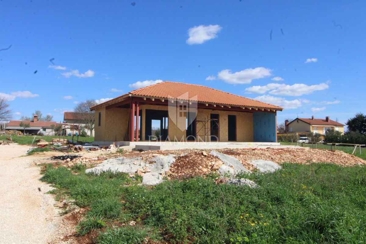 Žminj, dintorni, casa unifamiliare di nuova costruzione con piscina.