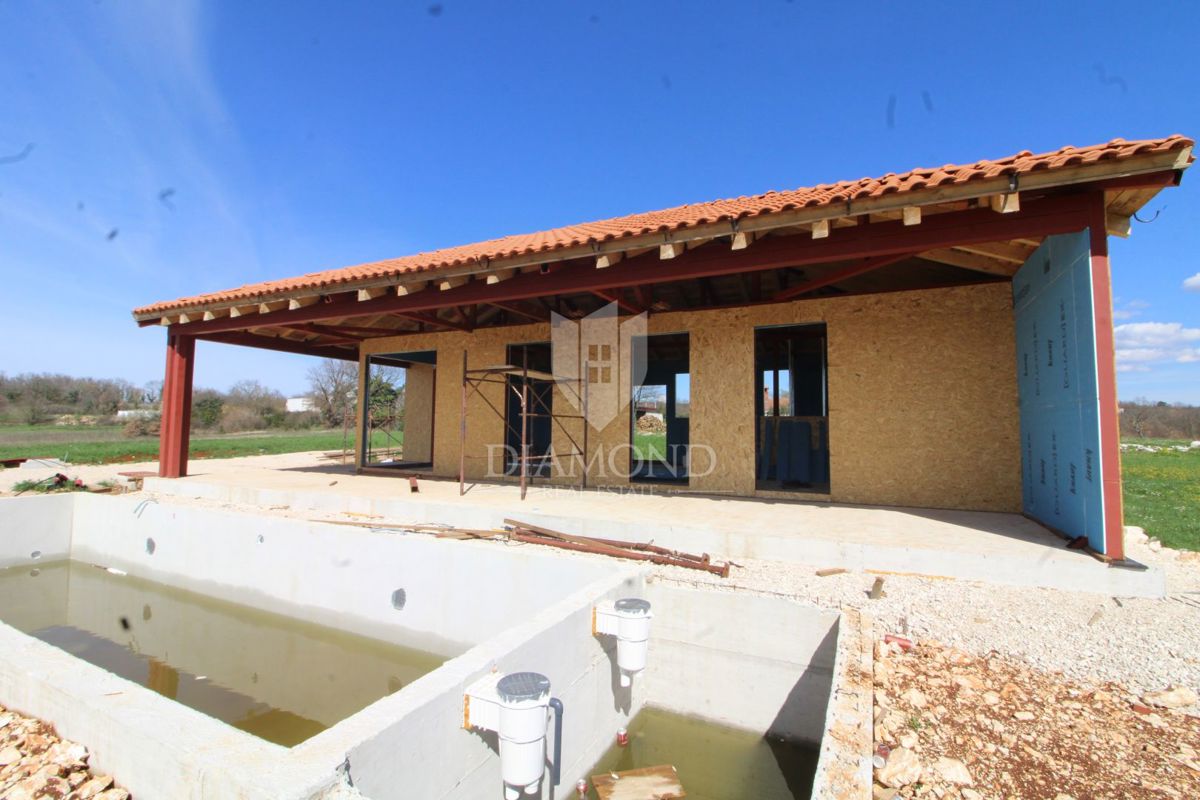 Žminj, dintorni, casa unifamiliare di nuova costruzione con piscina.