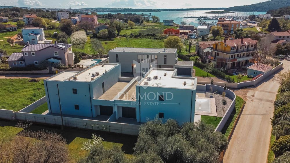 Medulin, dintorni, Villa moderna a 300 metri dal mare