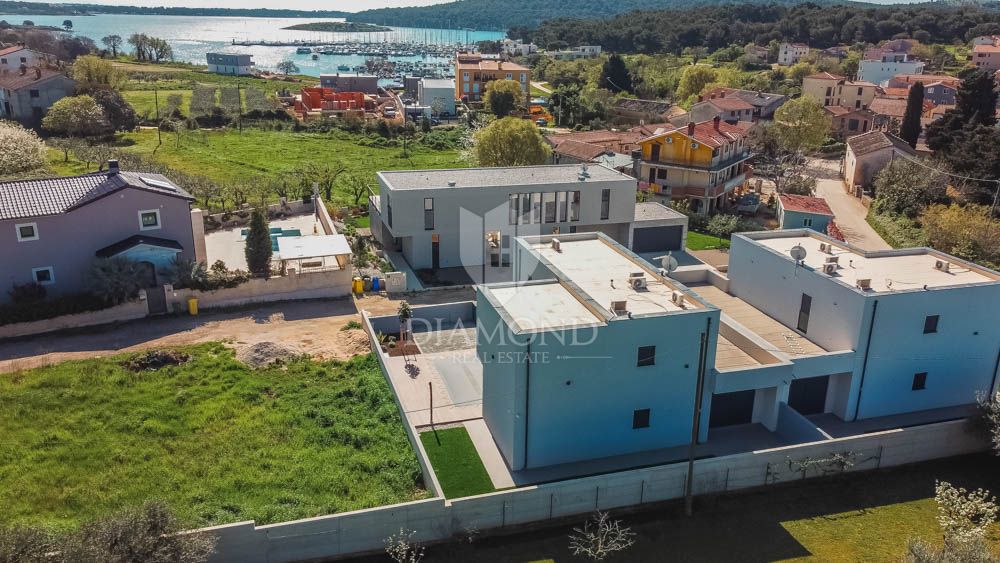 Medulin, dintorni, Villa moderna a 300 metri dal mare