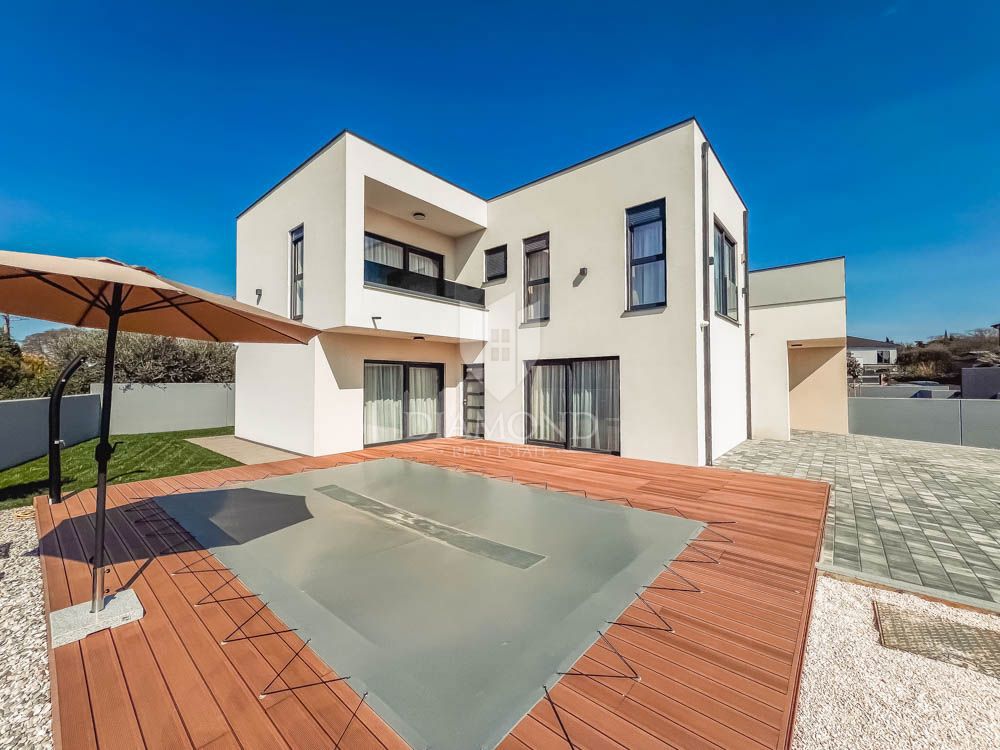 Medulin, dintorni, Villa moderna a 300 metri dal mare