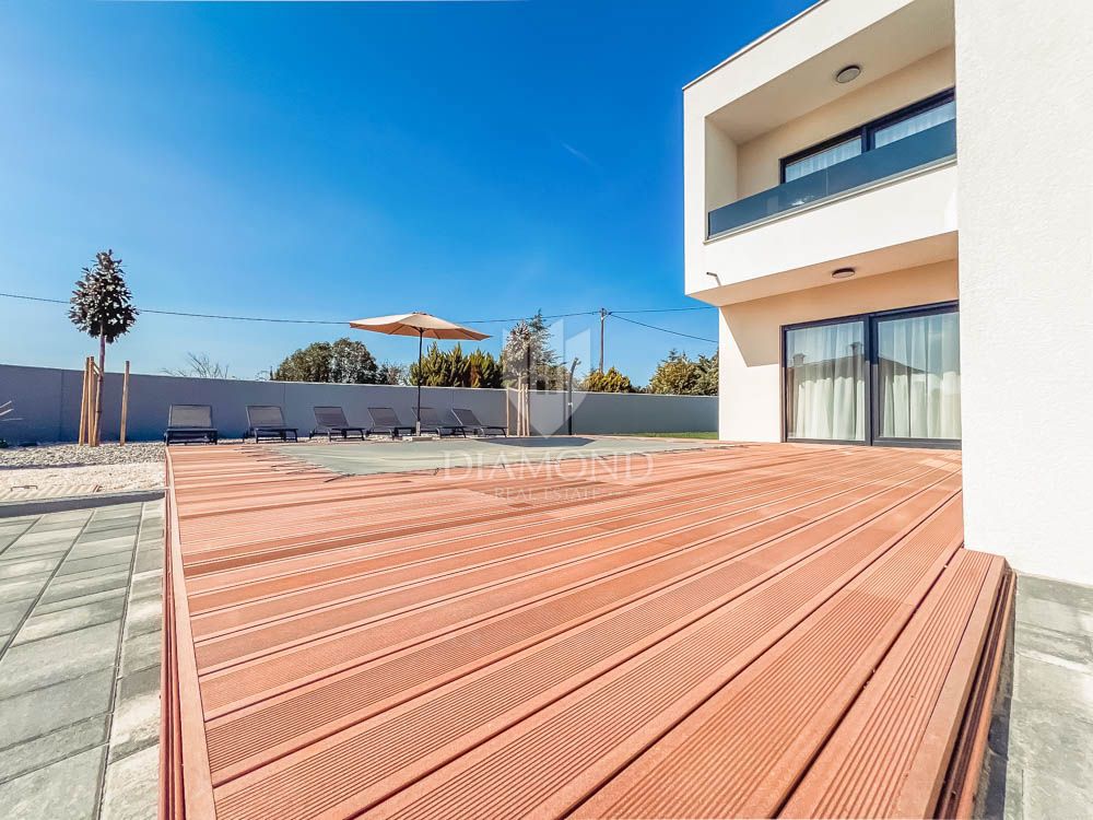 Medulin, dintorni, Villa moderna a 300 metri dal mare