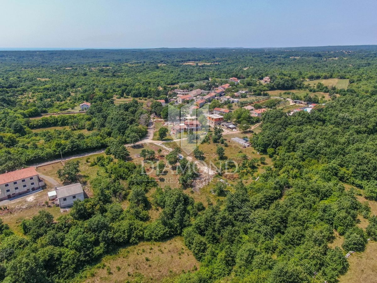 Svetvinčenat, dintorni, terreno adatto a diversi progetti