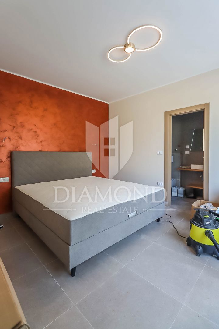 Nuova casa moderna a un passo dal mare a Rovigno