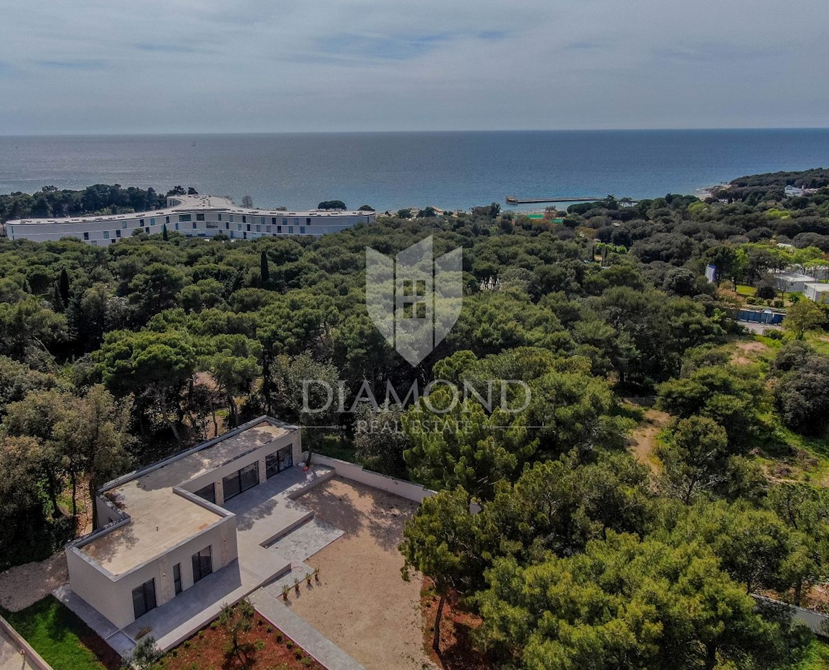 Nuova casa moderna a un passo dal mare a Rovigno