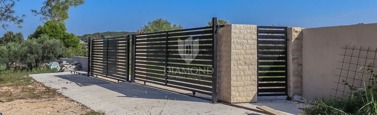 Nuova casa moderna a un passo dal mare a Rovigno